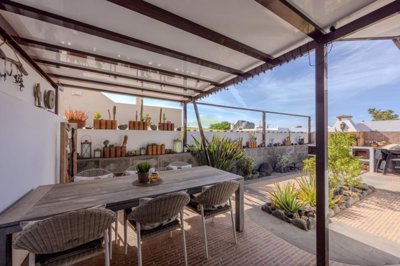 Stylish 3-Bedroom Villa Just 5 Minutes from Playa de La Concha