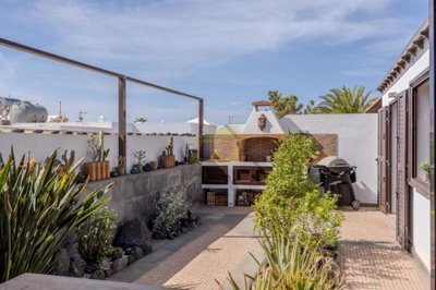 Stylish 3-Bedroom Villa Just 5 Minutes from Playa de La Concha