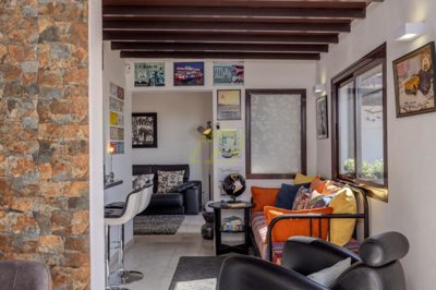 Stylish 3-Bedroom Villa Just 5 Minutes from Playa de La Concha