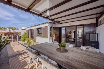 Stylish 3-Bedroom Villa Just 5 Minutes from Playa de La Concha