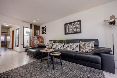 Stylish 3-Bedroom Villa Just 5 Minutes from Playa de La Concha