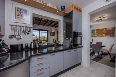 Stylish 3-Bedroom Villa Just 5 Minutes from Playa de La Concha