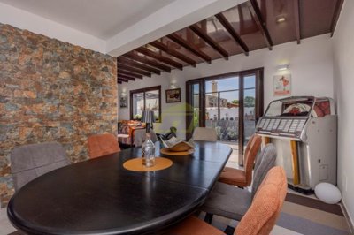 Stylish 3-Bedroom Villa Just 5 Minutes from Playa de La Concha