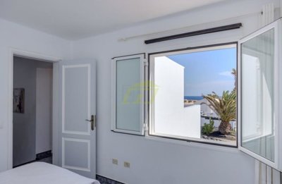 Detached 2 bedroom villa with sea views in Charco del Palo