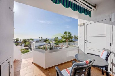 Stunning 1 bedroom apartment with communal pool