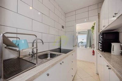 Stunning 1 bedroom apartment with communal pool