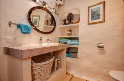 Historic 5 Bedrooms, 5 bathrooms farmhouse with cottage with a private pool in Tiagua