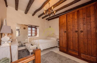 Historic 5 Bedrooms, 5 bathrooms farmhouse with cottage with a private pool in Tiagua