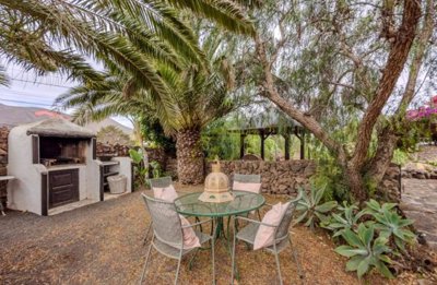 Historic 5 Bedrooms, 5 bathrooms farmhouse with cottage with a private pool in Tiagua