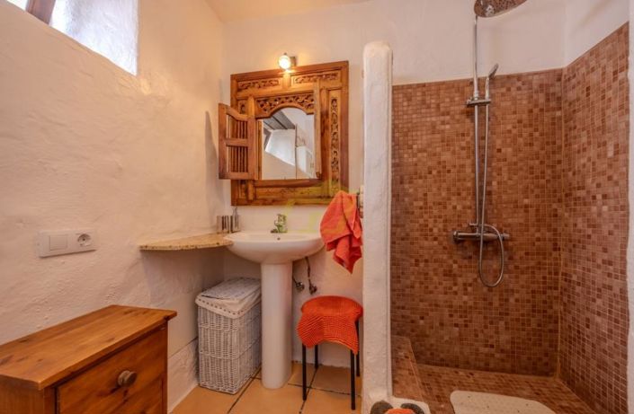 Image No.27-5 Bed Villa for sale