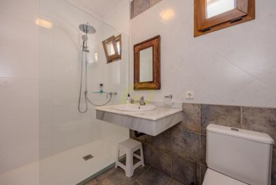 Stylish Los Altos villa exclusively with Lanzarote Investments 4 bedrooms, private pool, garage, and sea views