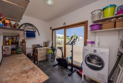 Stylish Los Altos villa exclusively with Lanzarote Investments 4 bedrooms, private pool, garage, and sea views