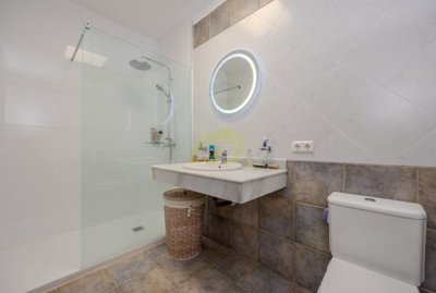 Stylish Los Altos villa exclusively with Lanzarote Investments 4 bedrooms, private pool, garage, and sea views