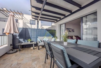 Immaculate property with two independent apartments in Playa Blanca