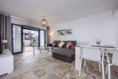 Immaculate property with two independent apartments in Playa Blanca