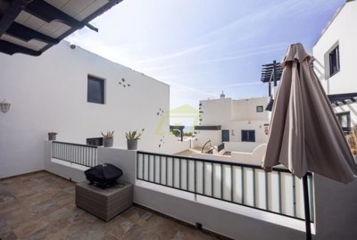 Immaculate property with two independent apartments in Playa Blanca