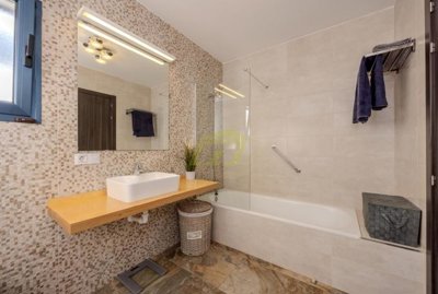 Immaculate property with two independent apartments in Playa Blanca