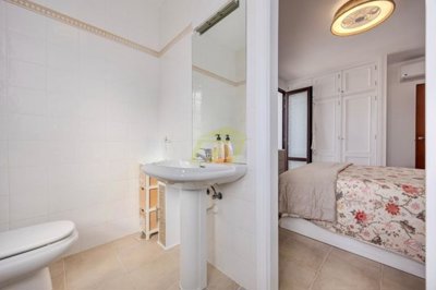 3 bedroom property with private pool