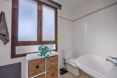 3 bedroom property with private pool