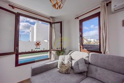 3 bedroom property with private pool