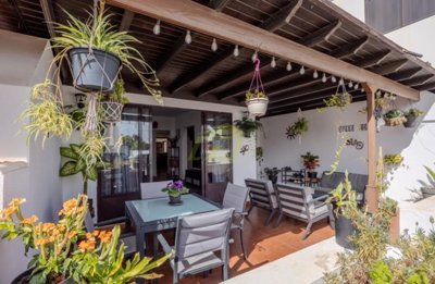 Fully renovated 3 bedroom family home in central Costa Teguise