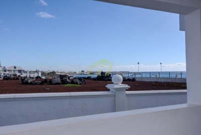 2 bedroom, 2 bathroom apartment for sale in Playa Blanca