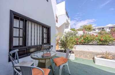 Large 2 bedroom 2 bathroom apartment on Playa Bastian in Costa Teguise