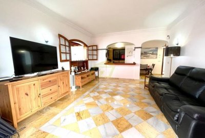 Charming 2 bedroom villa on a spacious plot in Playa Blanca