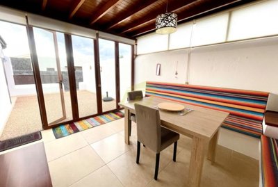 Charming 2 bedroom villa on a spacious plot in Playa Blanca