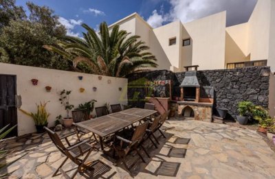 Beautiful 3 bedroom, 2 bathroom villa in Costa Teguise