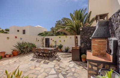 Beautiful 3 bedroom, 2 bathroom villa in Costa Teguise