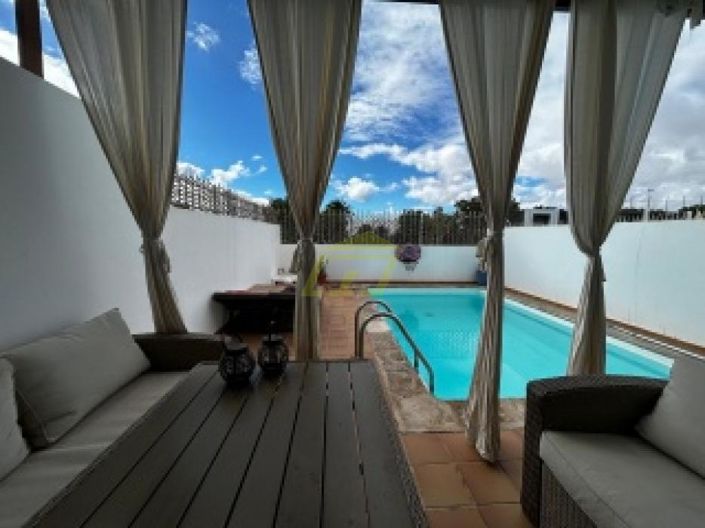 Image No.1-3 Bed Villa for sale