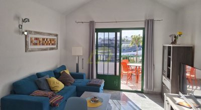 Spacious 2 bedroom 1 bathroom first floor apartment with communal pool