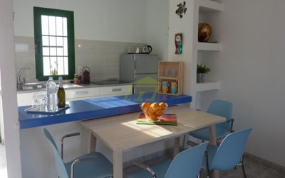 Spacious 2 bedroom 1 bathroom first floor apartment with communal pool