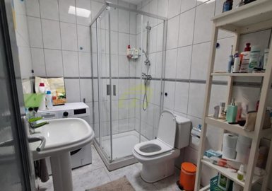 Spacious 2 bedroom 1 bathroom first floor apartment with communal pool