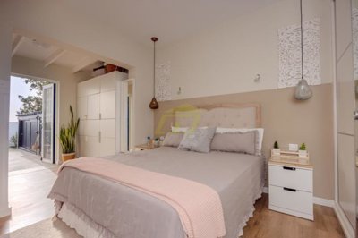 Two bedroom apartment with sea views