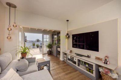 Two bedroom apartment with sea views