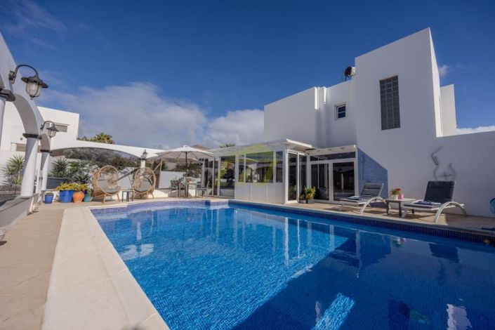 Image No.1-5 Bed Villa for sale