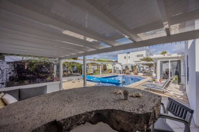 Spacious Family Villa with Independent Apartment in Tías