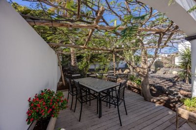 Spacious Family Villa with Independent Apartment in Tías