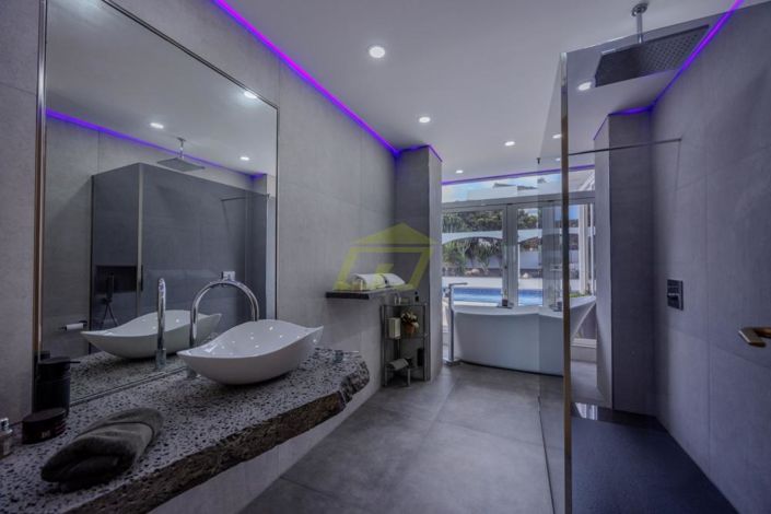 Image No.5-5 Bed Villa for sale