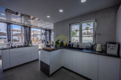 Spacious Family Villa with Independent Apartment in Tías