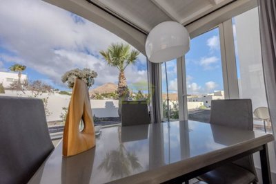 Spacious Family Villa with Independent Apartment in Tías