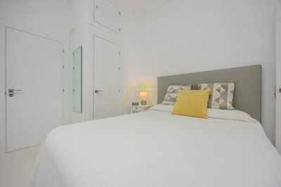 Modern 2 bedroom bungalow with communal pool close to the beach in Playa Honda
