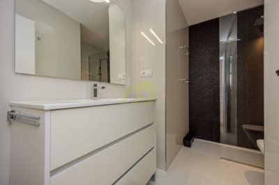 Modern 2 bedroom bungalow with communal pool close to the beach in Playa Honda