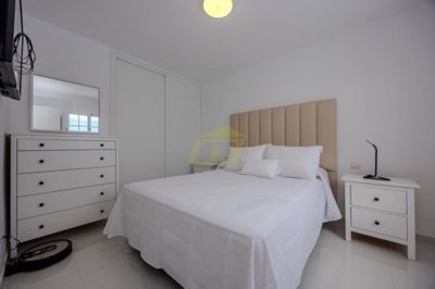 Modern 2 bedroom bungalow with communal pool close to the beach in Playa Honda