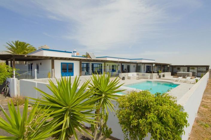 Image No.1-6 Bed Villa for sale