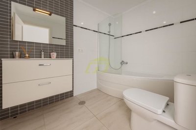 Stunning 4-bedroom villa with self-contained apartment and panoramic outlook