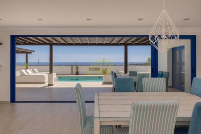 Stunning 4-bedroom villa with self-contained apartment and panoramic outlook