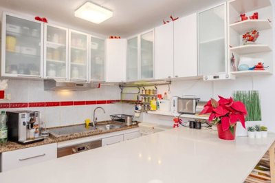 2 bedroom apartment with stunning  pool views in Puerto del Carmen